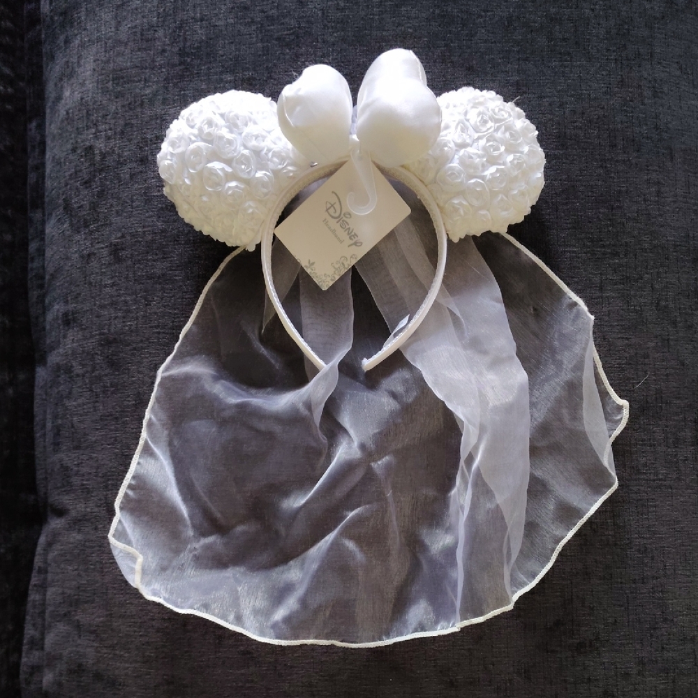 Disney White Floral Minnie Ears Headband with Veil